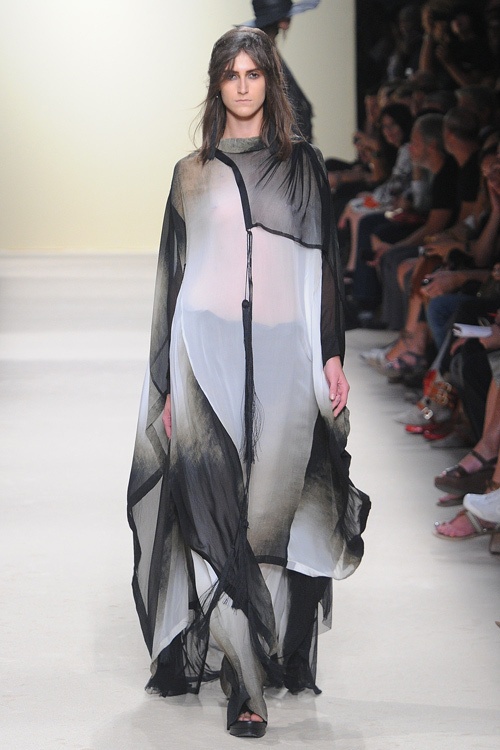 アンドゥムルメステール(ANN DEMEULEMEESTER)、2012年春夏コレクション