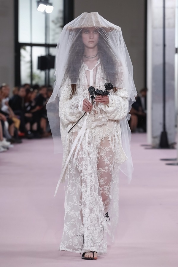 アン ドゥムルメステール  2019年春夏コレクション - 貴族の気品を纏う繊細なフォークロア｜写真46