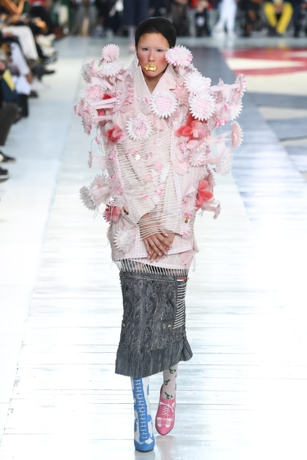 トム ブラウン 2019年春夏ウィメンズコレクション - フルーツを片手に楽しむマーメイドパーティ｜写真37