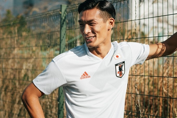 アディダスからサッカー日本代表の新アウェイユニフォーム - 槙野智章が描く勝色ストーリー｜写真3