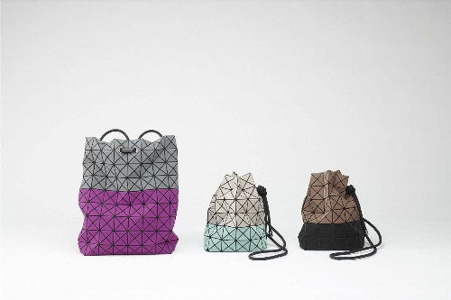 ＜WRING NUBUCK＞バックパック 67,000円、ショルダーバッグ 47,000円