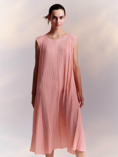 「MELLOW PLEATS」ワンピース 49,500円