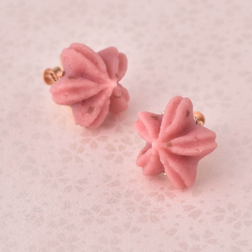 桜餡 ピアス(ペア) 8,250円(税込)
※イヤリング(ペア)もあり