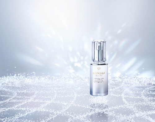 クレドポー ボーテ セラムコンサントレエクレルシサンｎ (医薬部外品)  40mL 17,600円
※価格は編集部調べ。