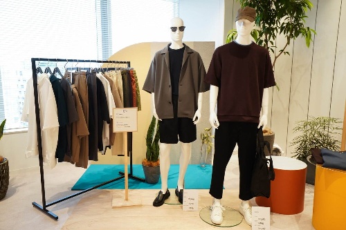 GU 2021年秋冬新作ウィメンズメンズウェア、重ね着コーデに使えるニットベストやセットアップ｜写真13