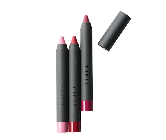 THREE アンプリファイドスペクトラムリップクレヨン 全3色 左から)01、02、03  各3,000円+税<限定発売 w="580" h="488">