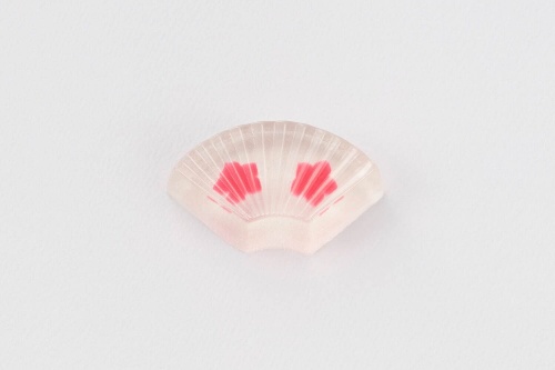 琥珀製「花扇(はなおうぎ)」486円(税込)〈販売期間：7月16日(金) 25日(日)〉