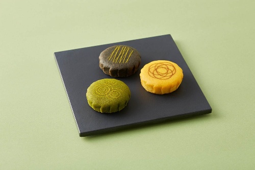 「あんやき」(白餡黒ごま抹茶) 各1個 238円