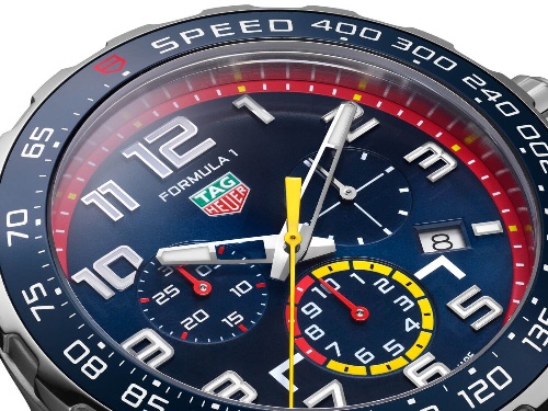 タグホイヤー×レッドブル レーシングのメンズ腕時計、F1カーのコックピット着想ダイヤル｜写真10