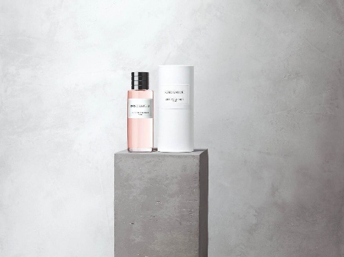 メゾン クリスチャン ディオール「ローズ カブキ」  40mL 13,200円、125mL 30,250円、250mL 42,900円