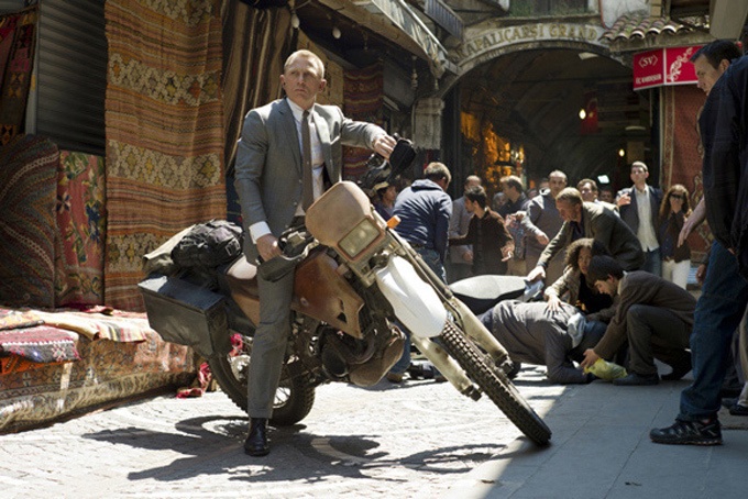 007史上最高傑作映画『007 スカイフォール』トムフォードのボンドスーツにも注目｜写真3