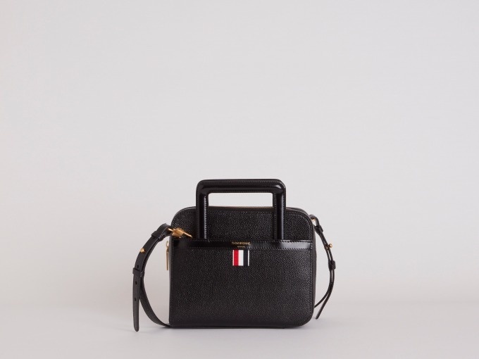 HANDLE PORTFOLIO TINY W/ LEATHER SHOULDER STRAP IN PEBBLE LUCIDO LEATHER 232,000円＋税