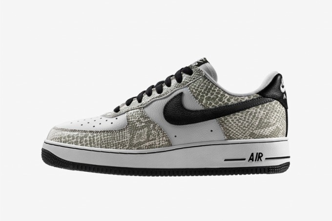 ナイキ(NIKE) エア フォース 1 レトロ トゥルーホワイト/ブラック ココア｜写真1