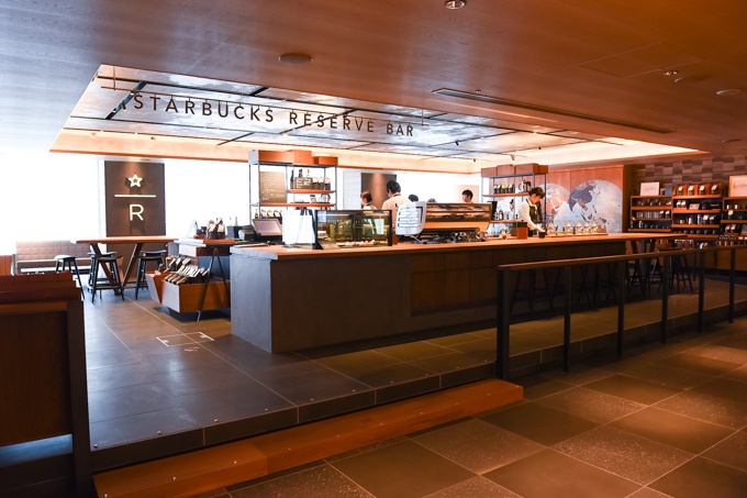 スターバックス(Starbucks), スック(SUQQU), シャネル(CHANEL), ディオール(DIOR), アールエムケー(RMK), シュウ ウエムラ(shu uemura), イヴサンローラン(Yves Saint Laurent) ギンザ シックス｜写真2