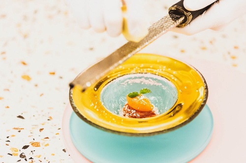W 大阪×ピエールエルメパリのペストリーバー、“割烹料理”のような新感覚デザートコース｜写真3