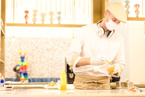 W 大阪×ピエールエルメパリのペストリーバー、“割烹料理”のような新感覚デザートコース｜写真4