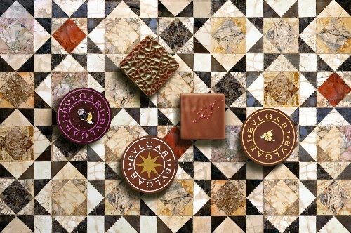 ブルガリ イルチョコラートのバレンタイン限定ショコラ“古代ローマ貴族の晩餐”着想のコース風チョコ｜写真1