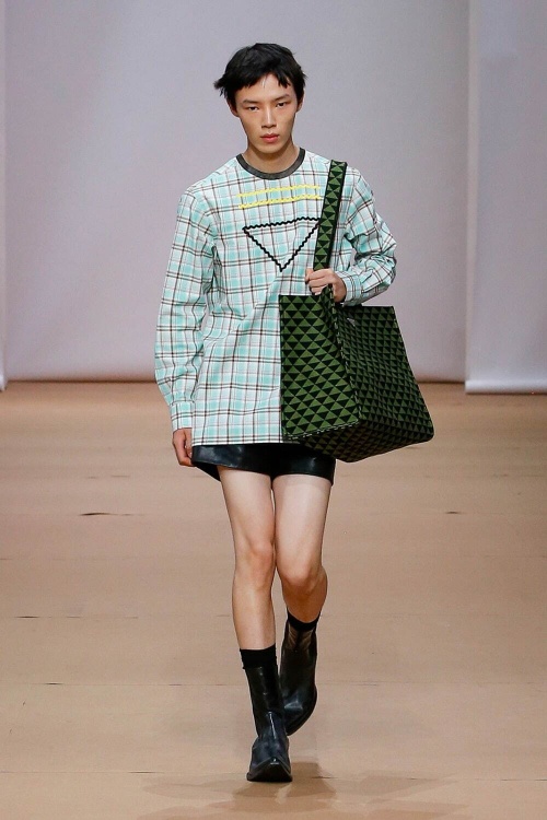 プラダ 2023年春夏メンズコレクション、“選択の表現”としてのファッション｜写真28