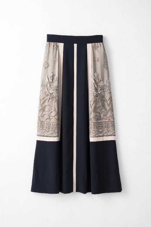 Framed flower skirt 35,200円
