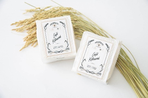CAFÉ KITSUNÉ×AKOMEYA TOKYO　夢ごこち　3合パック 850円＋税、つや姫　3合パック 800円＋税