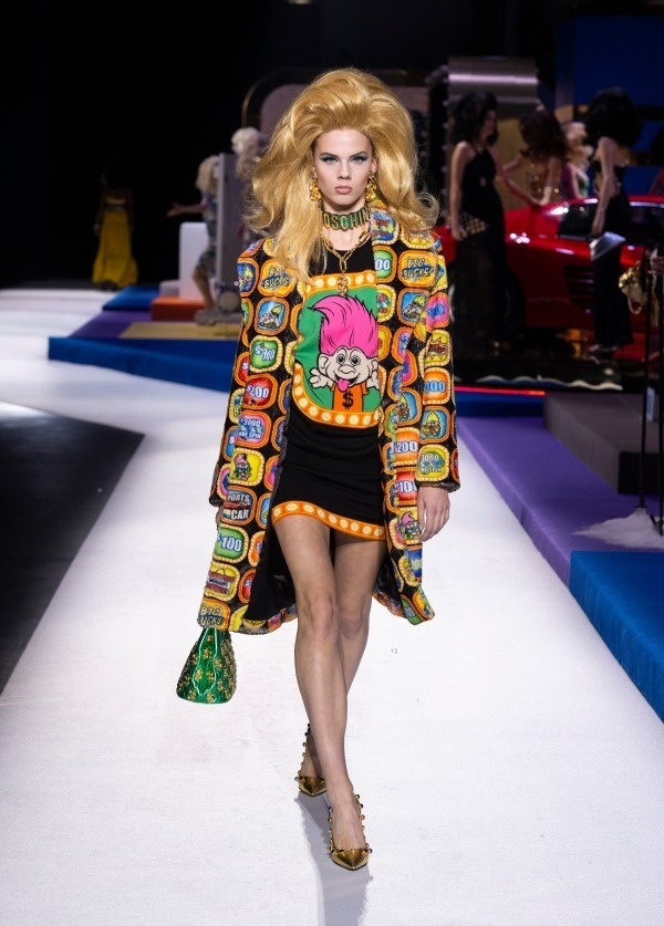 モスキーノ 2019-20年秋冬ウィメンズコレクション - 明日にはカジノで一攫千金！｜写真48