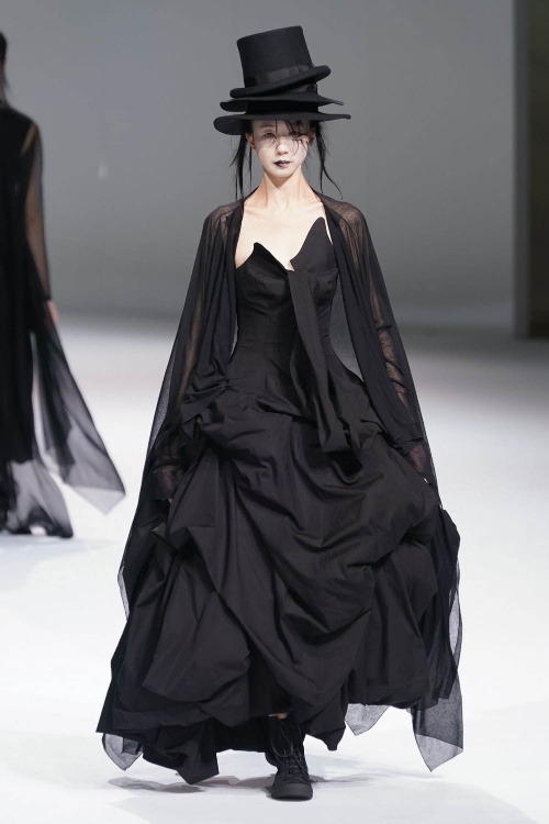 ヨウジヤマモト 2020年秋冬コレクション - 黒の美しさを讃えて｜写真73