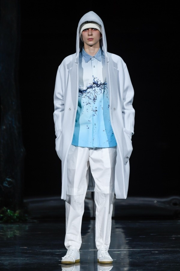 ヨシオクボ 2019年秋冬コレクション、洋服に“没頭する”魅力的な香りを考えて｜写真18