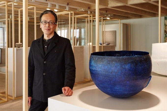 神代 良明、日本「Structural Blue」2015年 ガラス粉末、酸化銅粉末