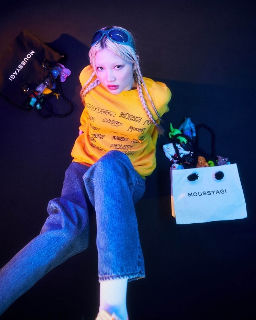 マウジー×ヤギ エキシビジョン、“ヤギ”のイラスト入りニット＆ミニTシャツなど｜写真7