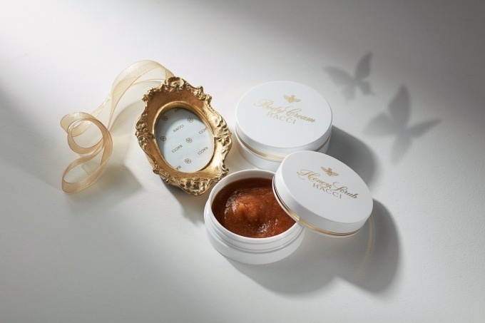 HACCI CHOICE！ 9,000円＋税〈限定発売〉
内容：ボディスクラブ 60g、ボディクリーム もみの木 60g、ヴィンテージフォトフレーム(3タイプから選択)