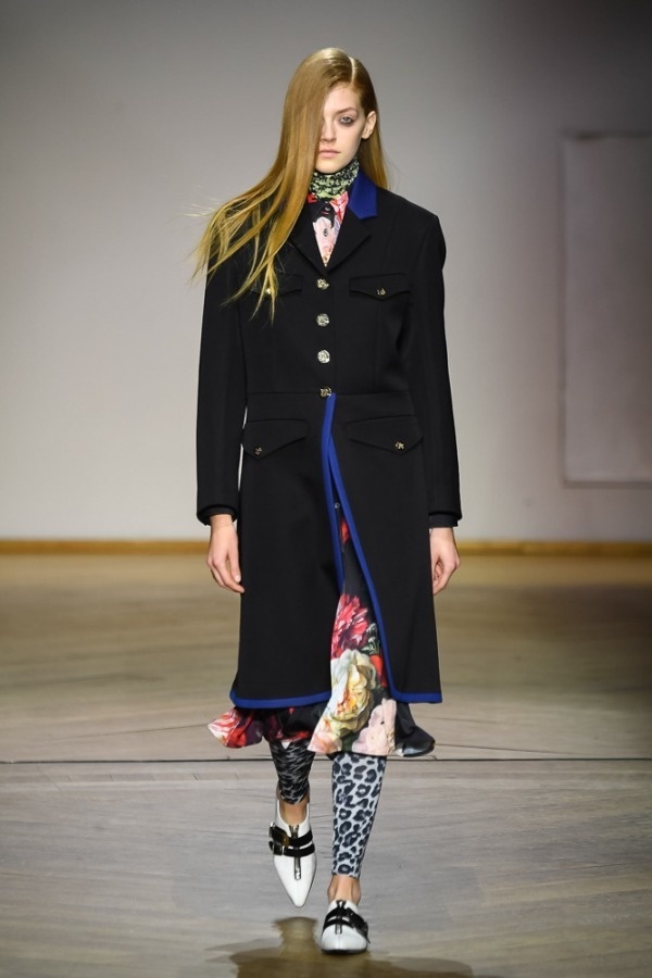 ポールスミス 2019年秋冬ウィメンズコレクション、テーラードに隠れる女性らしさ｜写真2